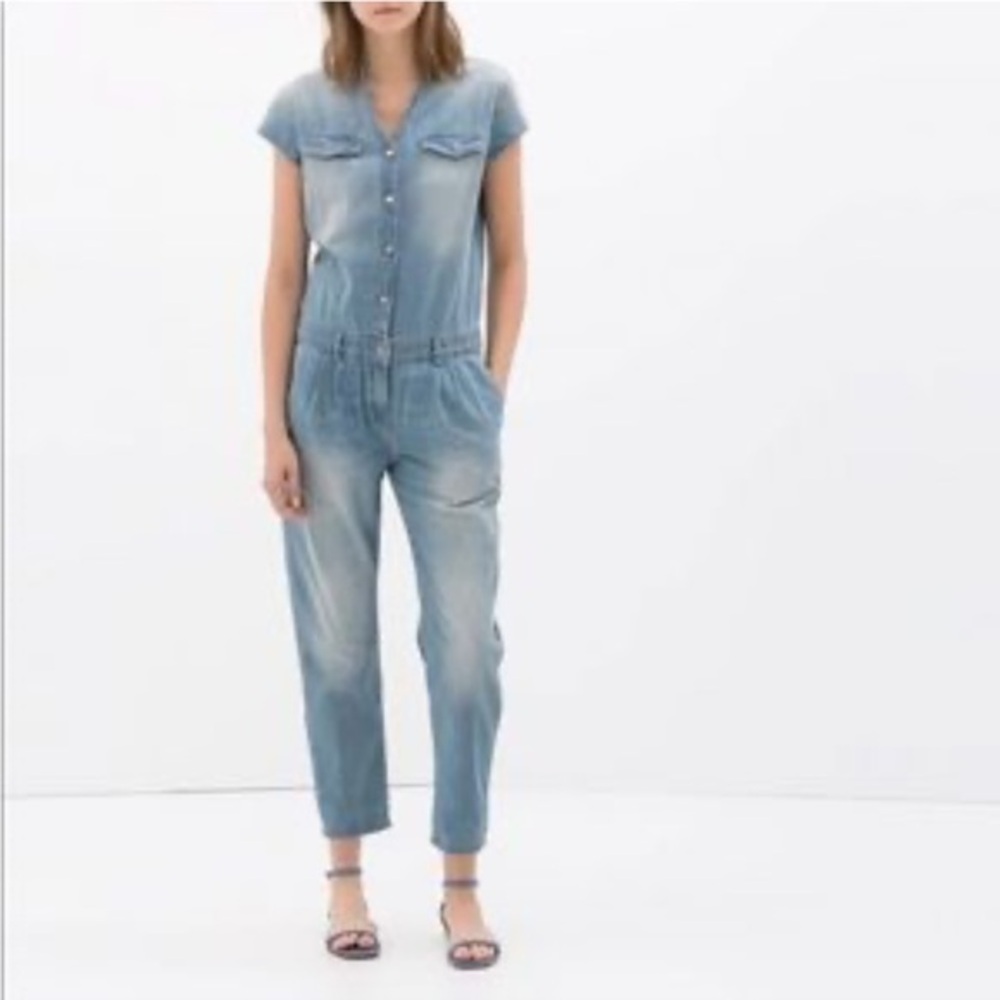 Zara Light Wash Denim Jumpsuit Button Up Short Sleeve V-Neck Size XS Z1975